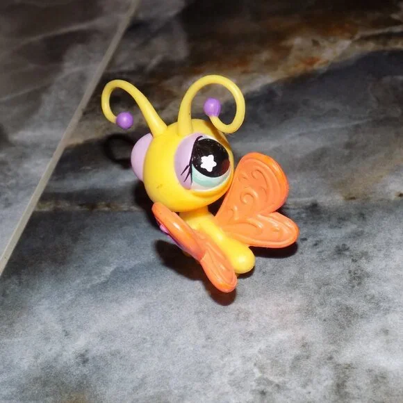 Littlest Pet Shop-RARE RETIRED Yellow Butterfly 2007 - Picture 4 of 4